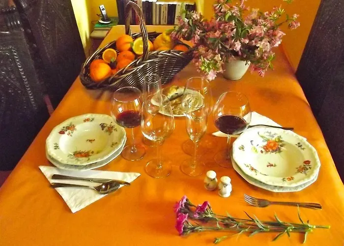 Дом отдыха Charming Garden Retreat In *