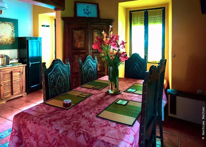 Charming Garden Retreat In Casa de Férias *