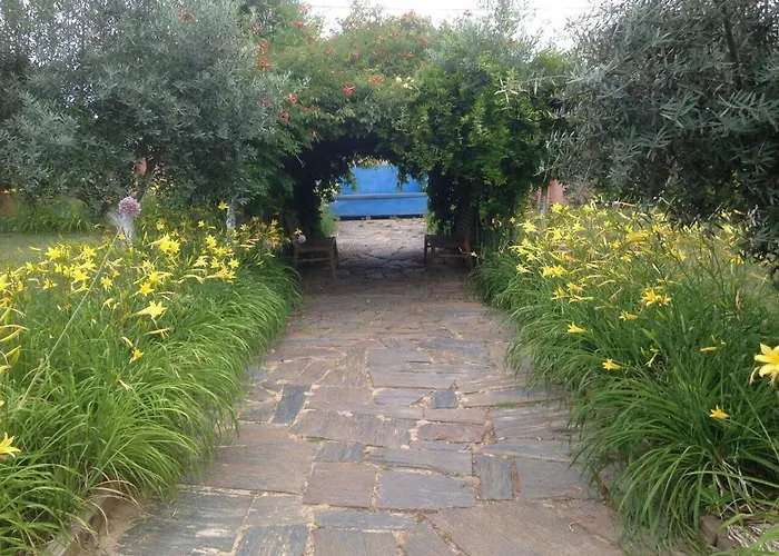 Charming Garden Retreat In *