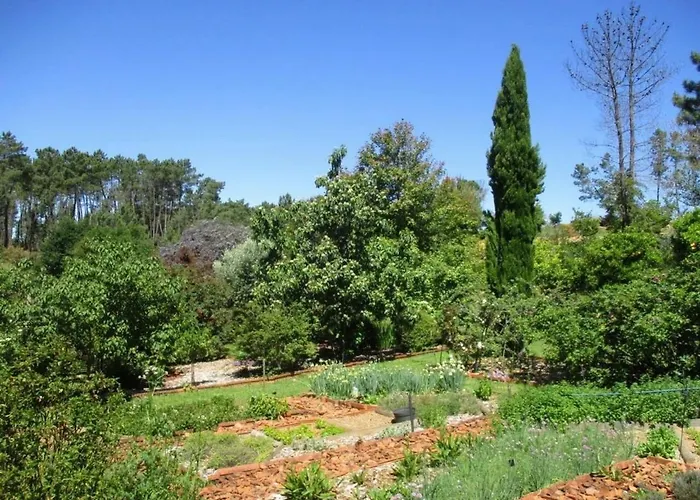 Дом отдыха Charming Garden Retreat In