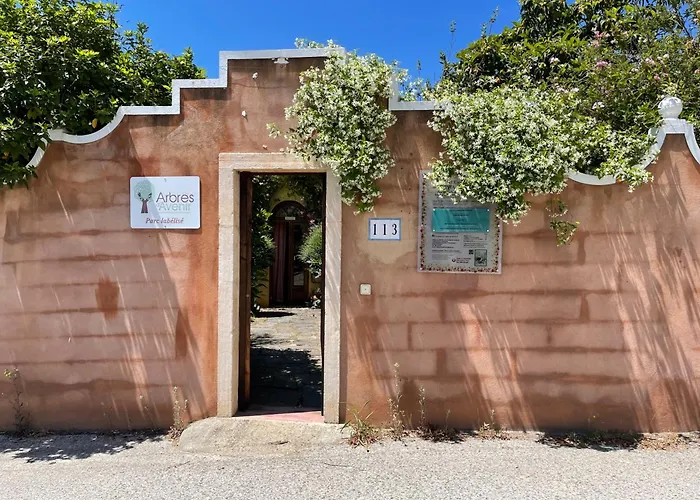 Charming Garden Retreat In